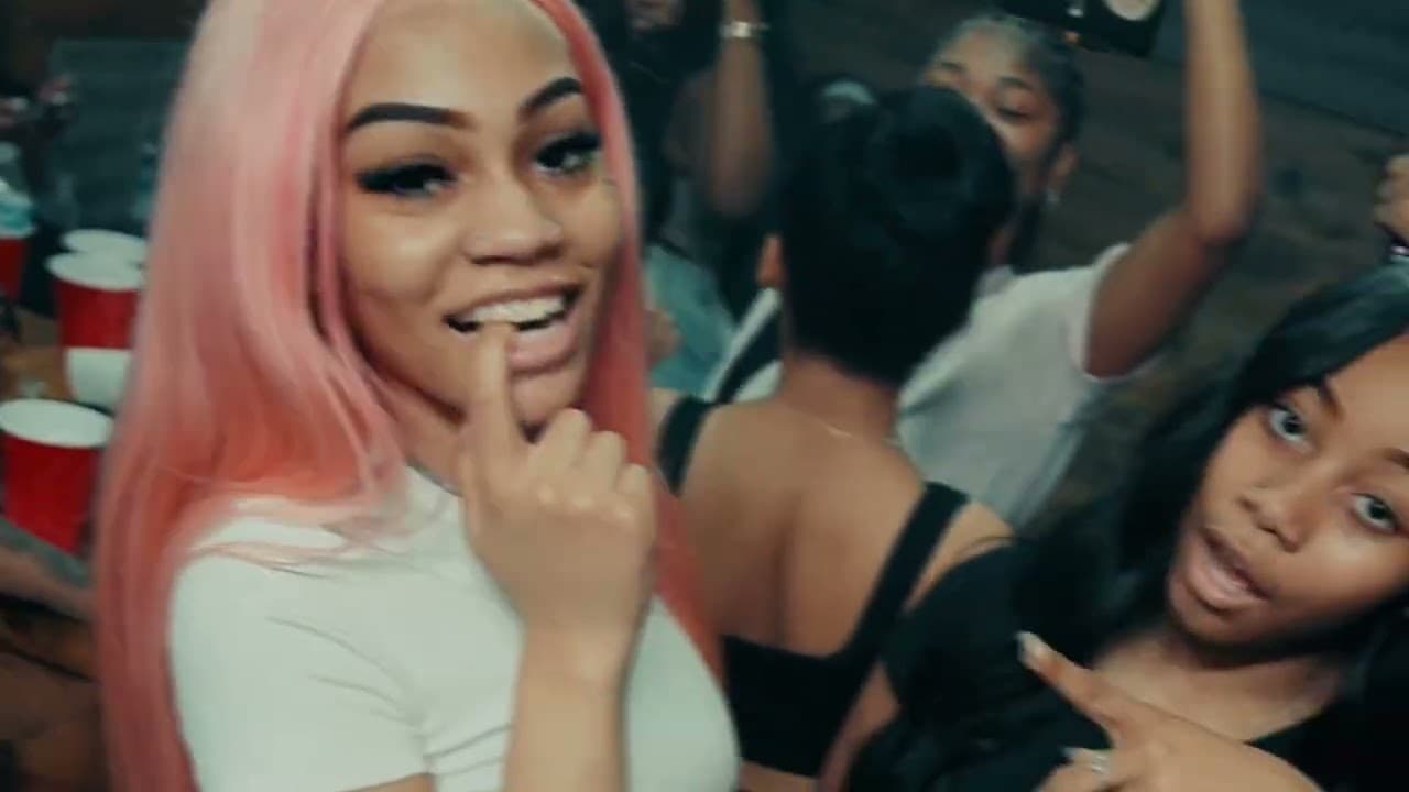 Bring It par Aspen Kartier - Clip rap et hip-hop