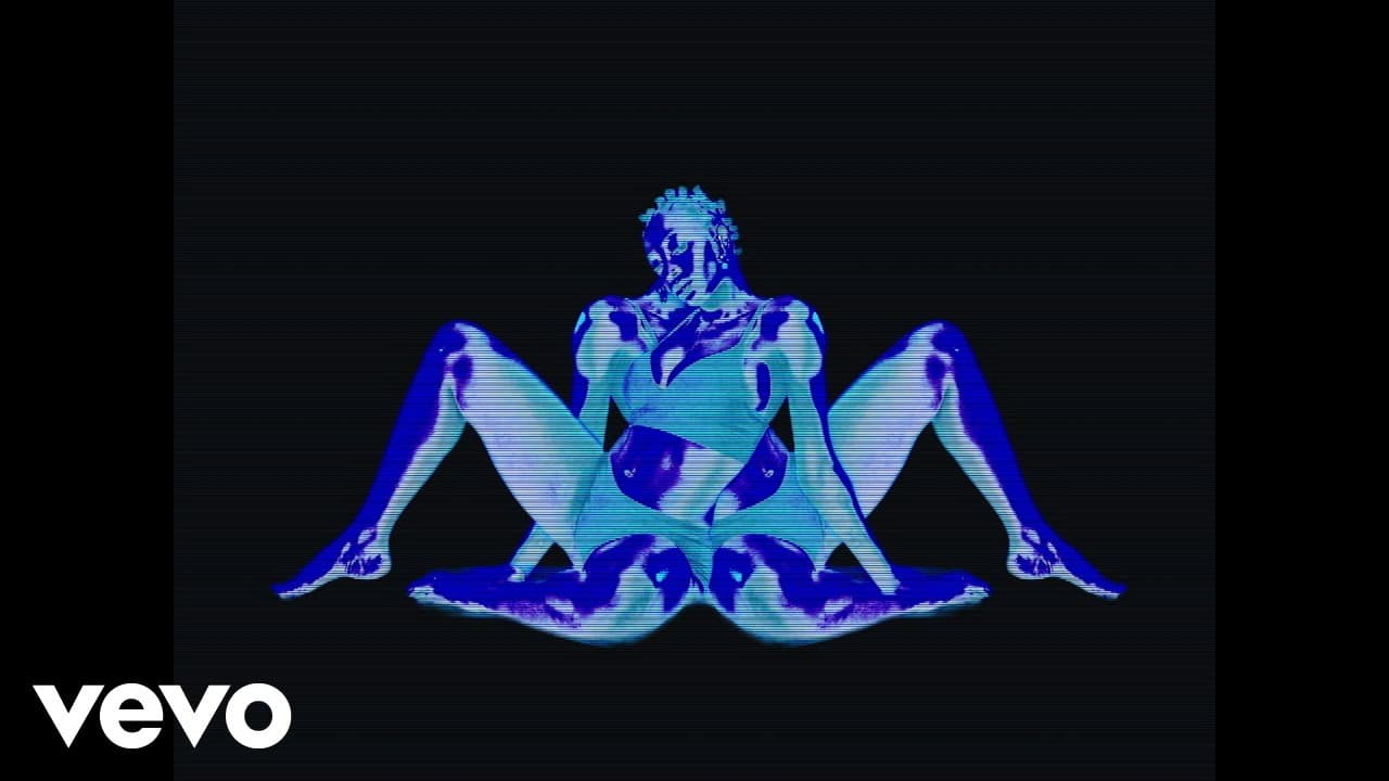 pLus En Ligne par Lala &ce - Clip rap et hip-hop