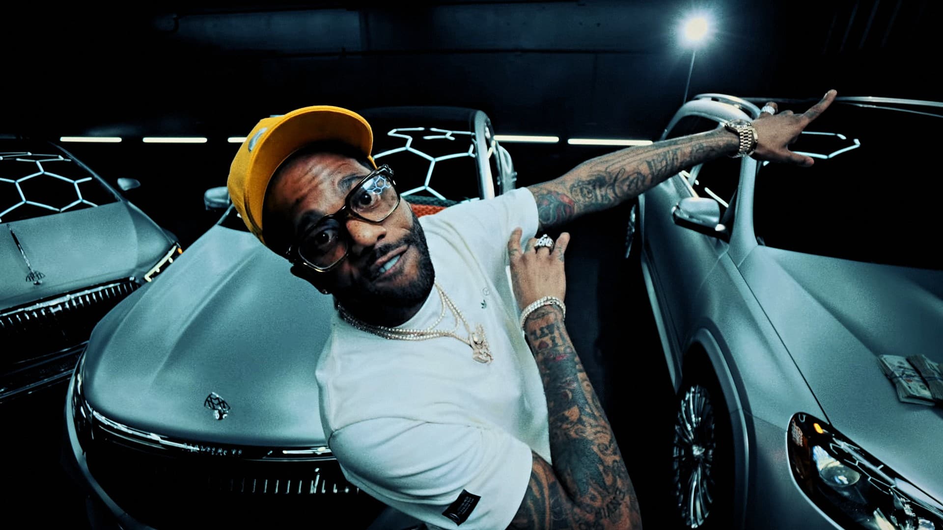 Maybach Bed par Hoodrich Pablo Juan - Clip rap et hip-hop